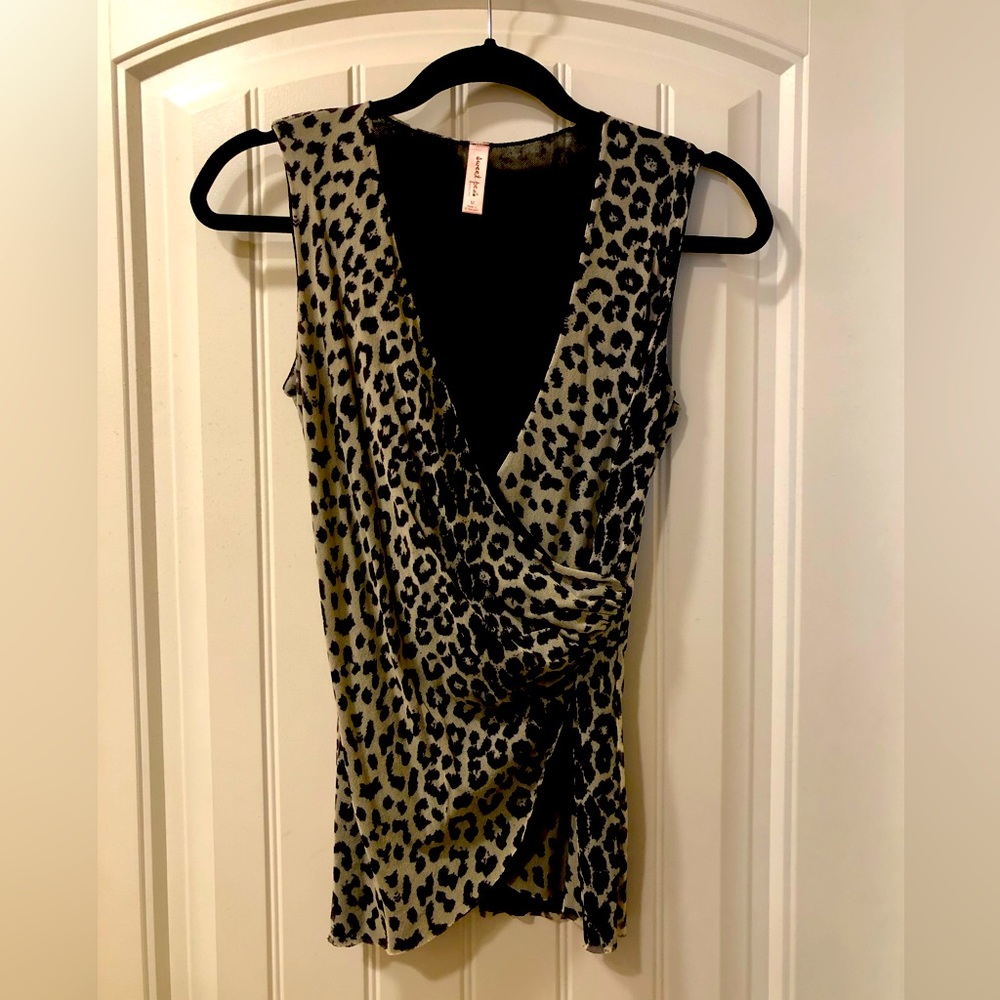 Sweet Pea Crossover styled fitted top